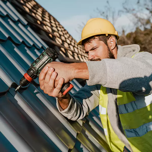 Why Racine Homeowners Choose Racine Roofing Pro for Steel Roof Repair Service?